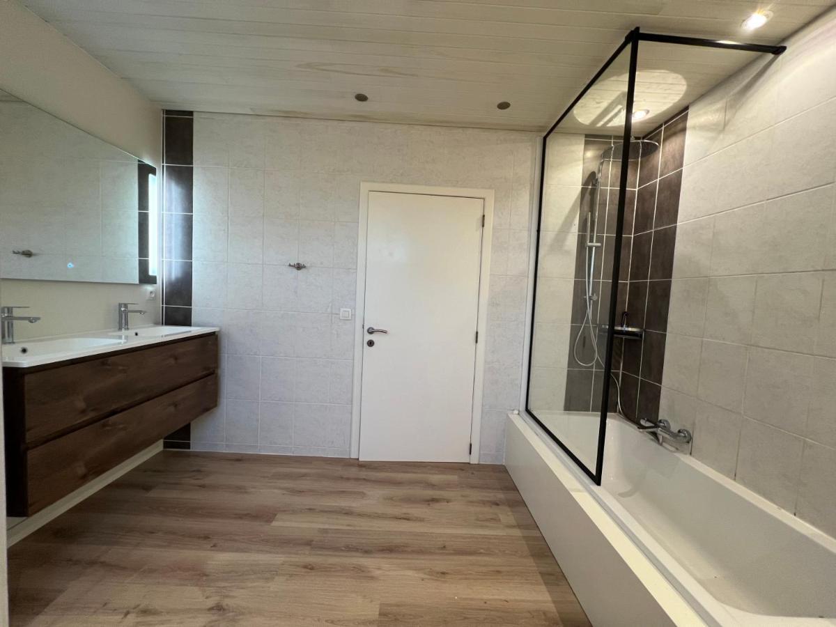 Ruim App. Met Grote Garage Apartment อีปส์ ภายนอก รูปภาพ