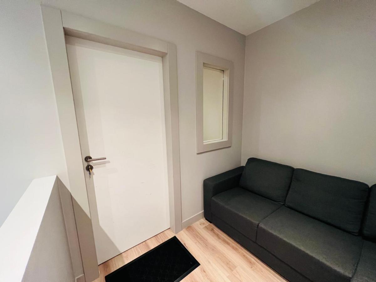 Ruim App. Met Grote Garage Apartment อีปส์ ภายนอก รูปภาพ
