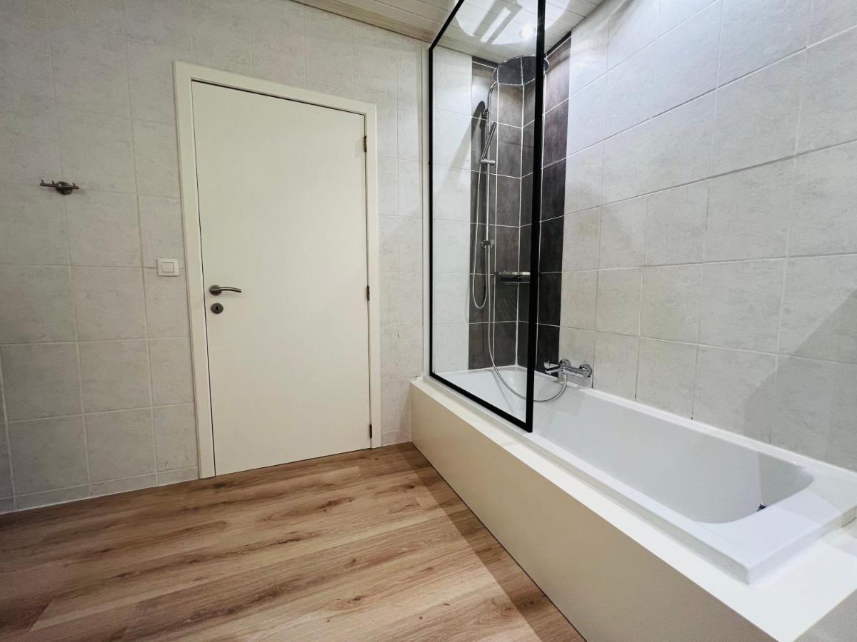 Ruim App. Met Grote Garage Apartment อีปส์ ภายนอก รูปภาพ